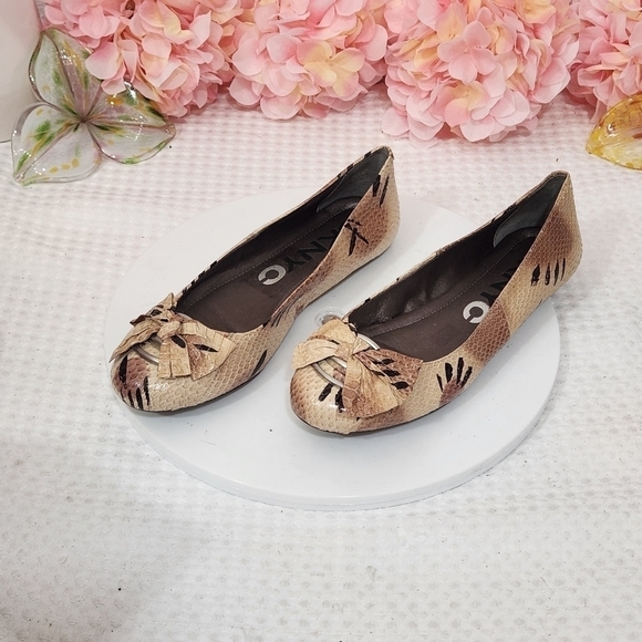 DKNY Bianca Snake Embossed Buckle Ribbon Round Toes Flats Size 7.5 - Picture 1 of 10